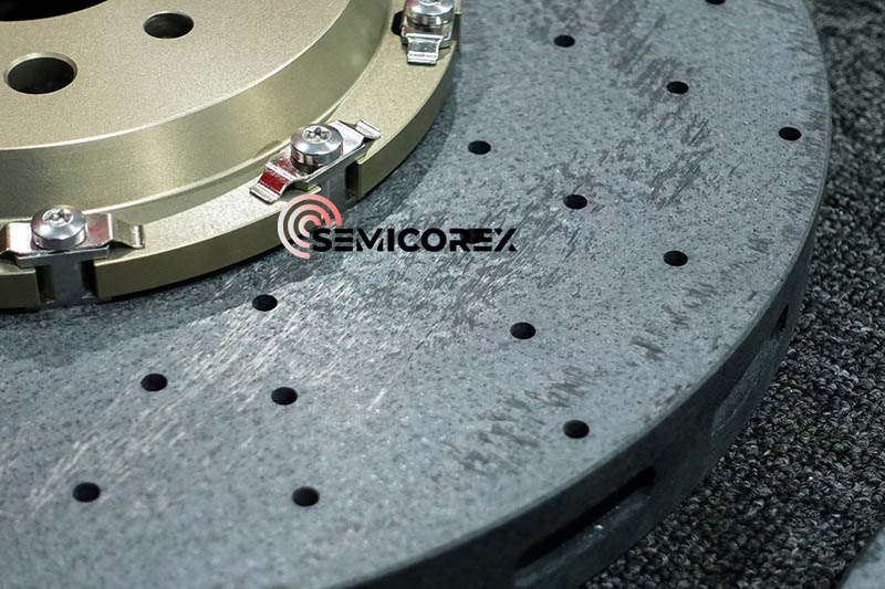 カーボンセラミック複合材ブレーキシステムの解析